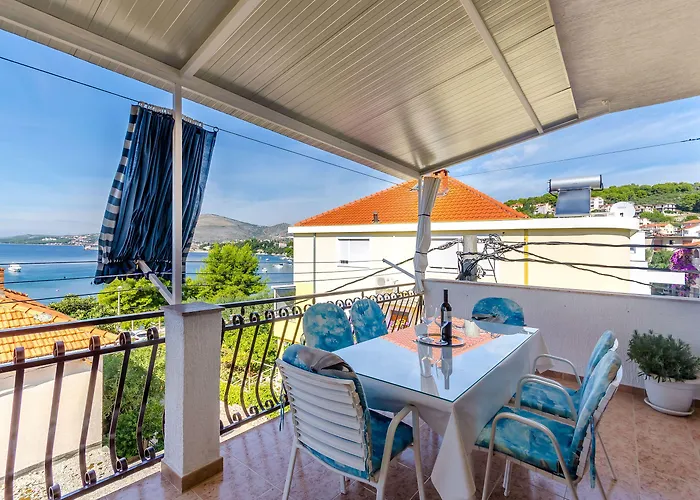 Buksa 아파트 트로기르